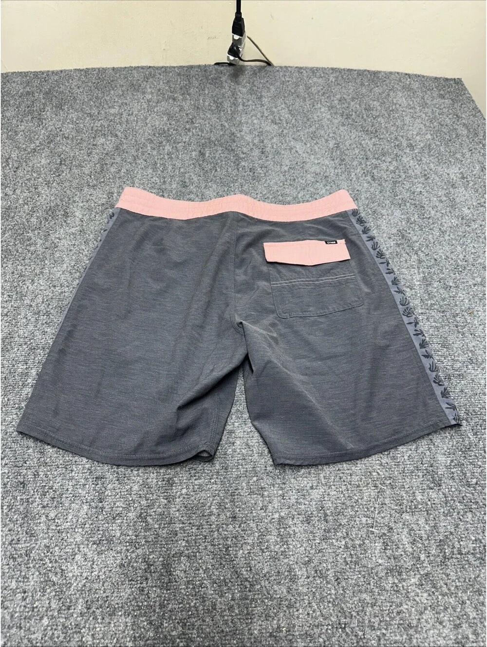 O’Neil Men’s Swim Trunks Size 32 Grey/pink